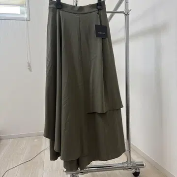 올리브 그린 비대칭 플레어 큐롯