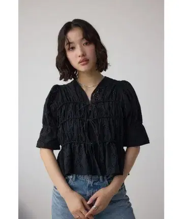 코튼 레이스 퍼프 숄더 블라우스