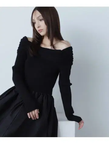 [내추럴 뷰티 베이직] 오프숄더 도킹 니트 원피스