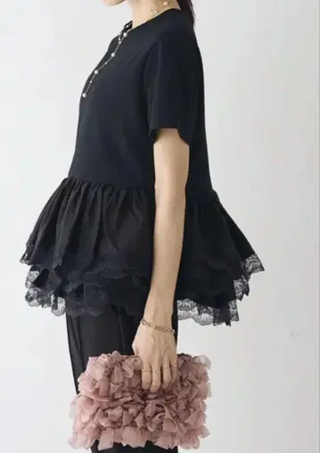 블랙 레이스 도킹 볼륨 밑단 상의 후레네 frene 같은 형태