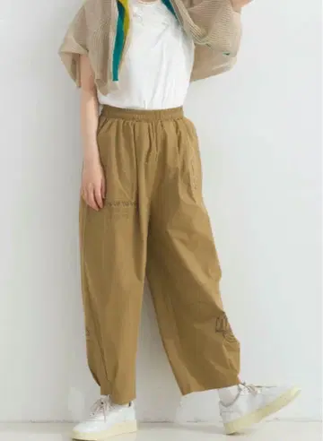 iriey 아이리 멀티 로고 트윌 팬츠 카멜