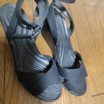 Crocs 블랙 검정 샌들