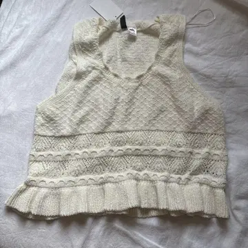 아이보리 프릴 밑단 슬리브리스 니트 h&m 새상품