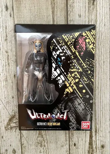 ULTRA ACT: ALIEN MAGMAR 피규어