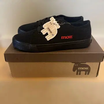 moz 블랙 스니커즈