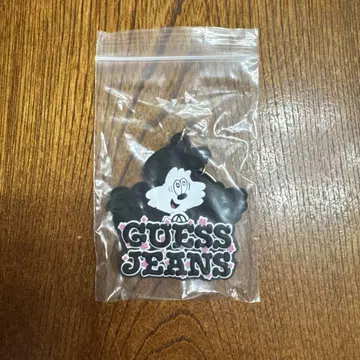 Verdy GUESS JEANS 콜라보 키링