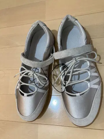 지유 미사용 택 포함 레이스업 발레 스니커즈 M