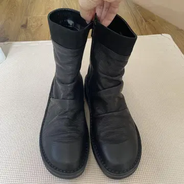 NIGO 블랙 가죽 지퍼 부츠