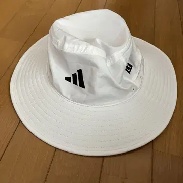 아디다스 버킷 햇 화이트 56~57cm