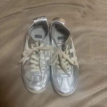 오니츠카타이거 MAXICO66 스니커즈
