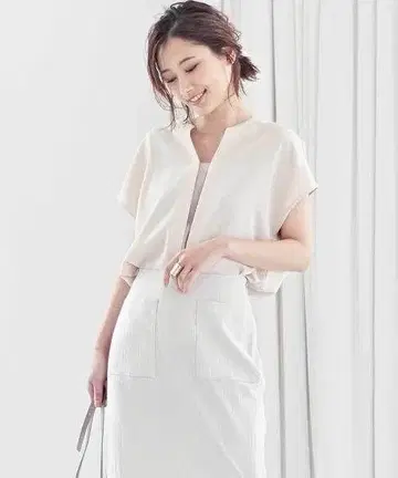 개럴개런트 배색 바닥 부품 블라우스 베이지