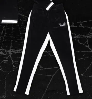 Yxng Bratz 벨로아 셋업 아래만
