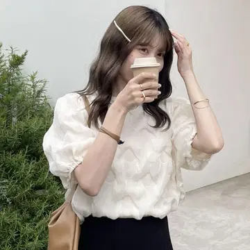 nugu aimey 웨이브 반팔 상의 미색 블라우스