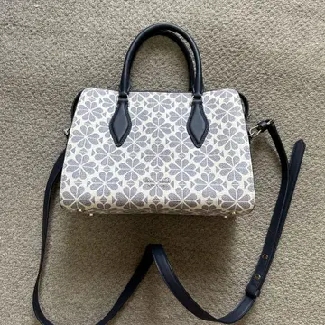 Kate Spade 꽃무늬 핸드백