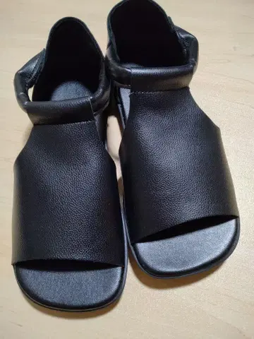 블랙 오픈토 샌들 스트랩 포함