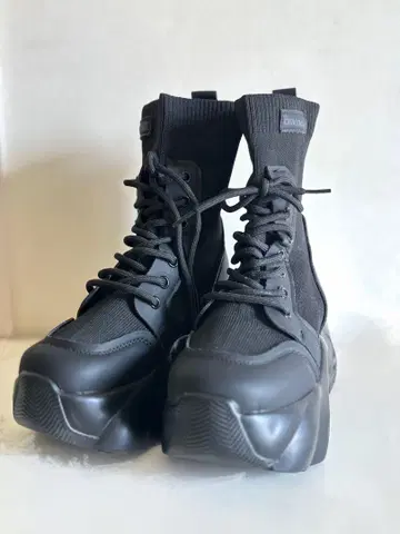 통굽 하이컷 부츠 블랙