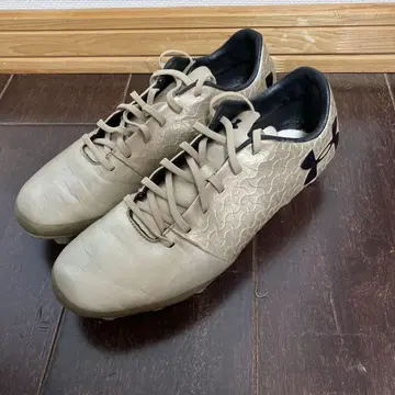 Under Armour 축구화 베이지