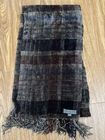 BARNEY NEW YORK 체크 무늬 머플러