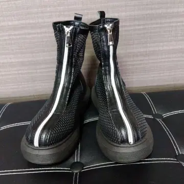 메쉬 소재 지퍼 부츠 블랙