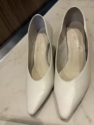 루타론 화이트 펌프스 5cm