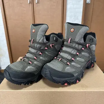 Merrell 트레킹 슈즈 그레이/핑크