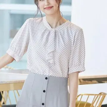 새상품급 any SiS 세탁 가능 트로미 보타이 블라우스 사이즈 4