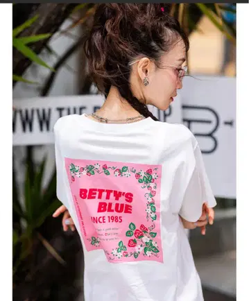 완판템 미개봉 BETTY'S BLUE 쇼핑백 패턴 백 프린트 티셔츠