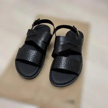 한 번만 사용한 자라 블랙 가죽 샌들 40
