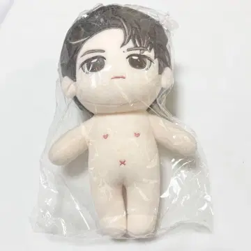 왕이보 원피스 콜라보 스컬 자수 장식 누드 봉제 인형