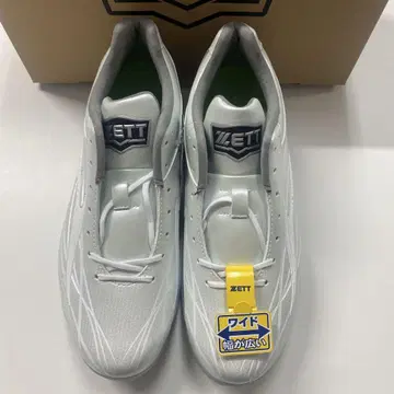 ZETT 매립형 금장 장식 스파이크 화이트 27.5cm