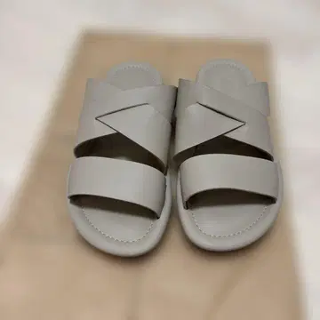 1도만 사용 그레이 크로스 스트랩 가죽 컴포트 샌들 자라