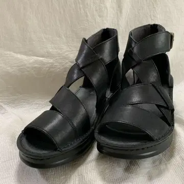 인촐즈 블랙 샌들