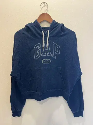 GAP 1969 로고 크롭 후드티 네이비