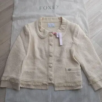 FOXEY 노카라 트위드 자켓 크림