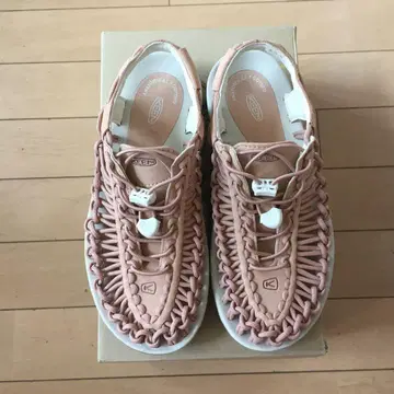 KEEN UNEEK 킨 유니크 샌들 여성용