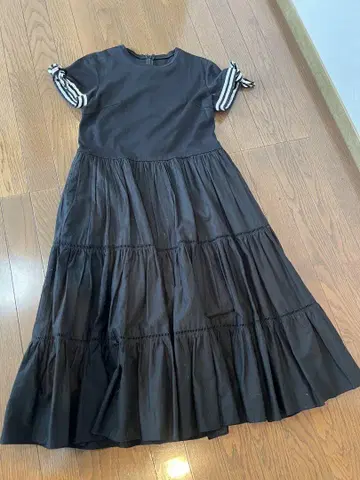 보더스 앳 발코니 원피스