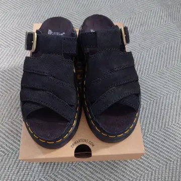 Dr. Martens 블랙 스트랩 샌들