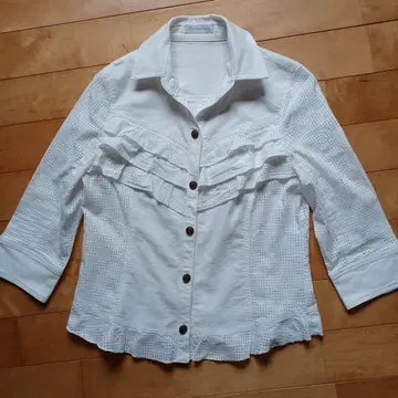 PARIENNE 프릴이 달린 화이트 자켓 반소매