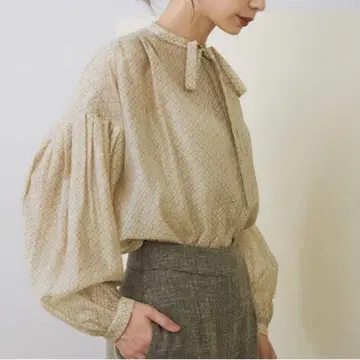 ROPE' 로페 2WAY 로페 모노그램 개더 블라우스