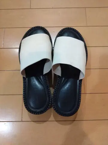 로베르 크레주리 샌들 화이트 새상품