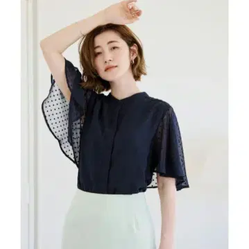 ur's (유어즈) 시어 도트 플레어 슬리브 블라우스 (네이비)