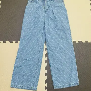 로페피크닉 패턴 데님 턱 와이드 팬츠