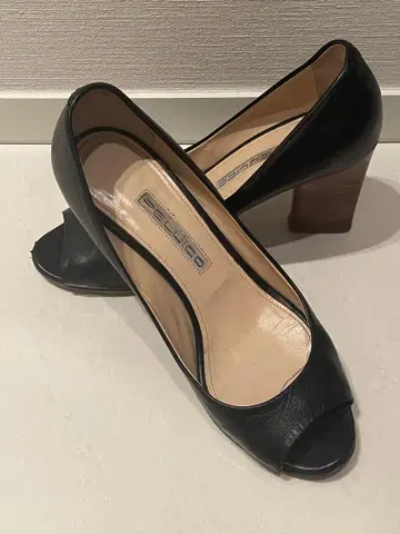 PELLICO 블랙 오픈토 펌프스