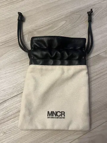 BTS POP-UP MONOCHROME MNCR 파우치
