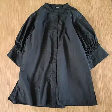 미라 오웬 반팔 블라우스 블랙