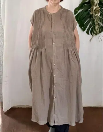 면 베이지 플리츠 슬리브리스 롱 원피스