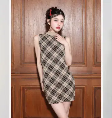 다리치 체크 자카드 슬리브리스 니트 미니 원피스