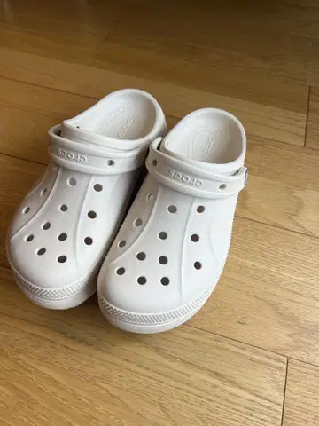Crocs 화이트 크로그 샌들 윈터 화이트