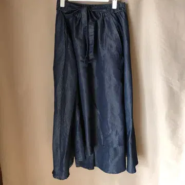 다크 블루 플레어 스커트 데님 스타일