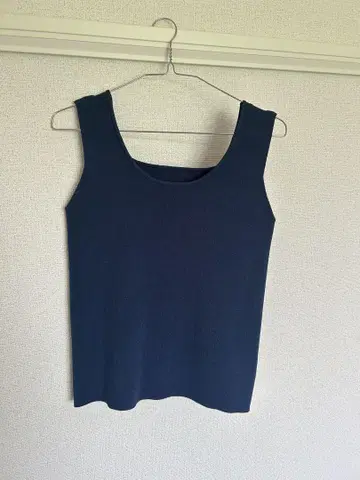 La boutique BonBon 네이비 슬리브리스 탑 F 사이즈